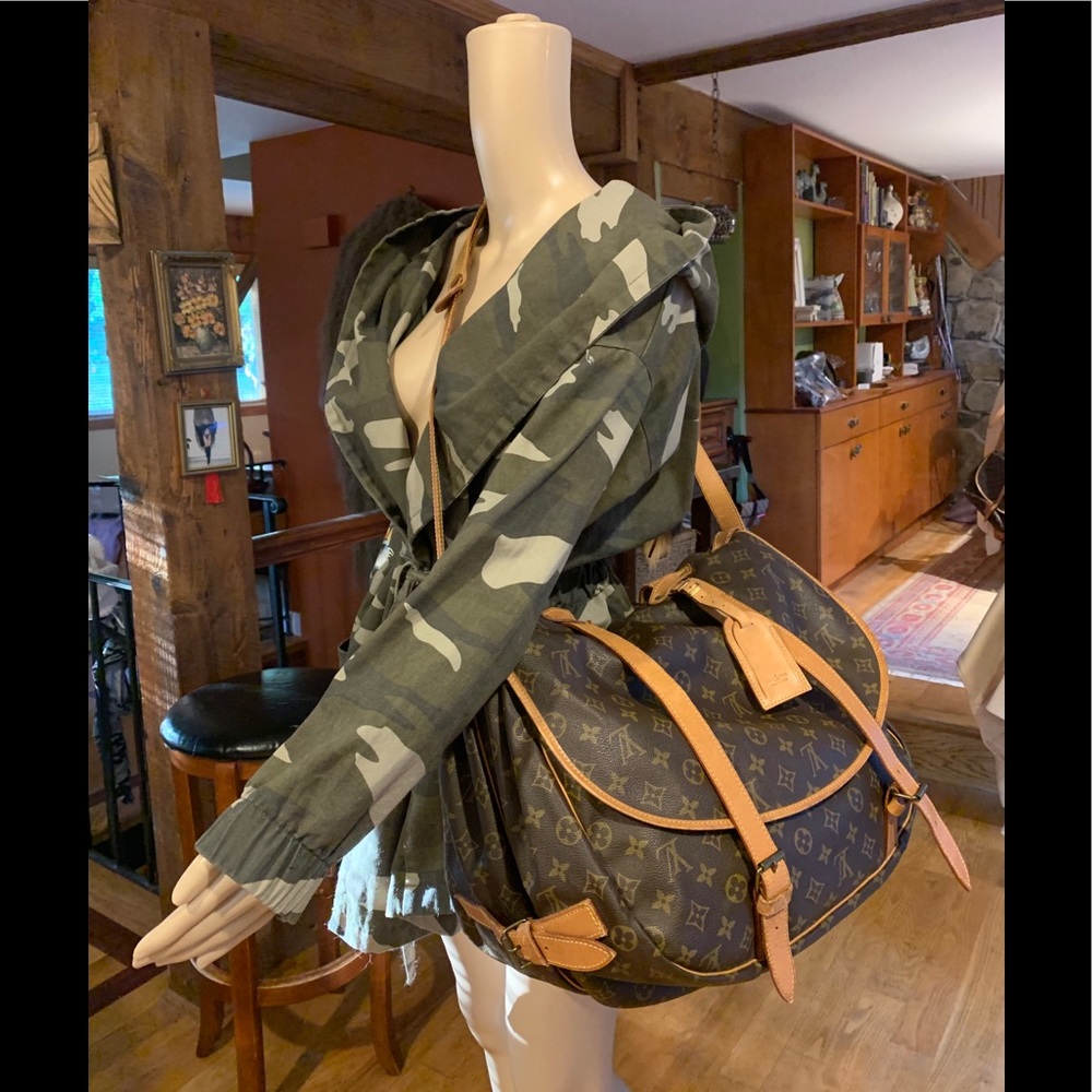 🔥LV SAUMUR43 TRAVEL w CLASS&STYLE CELEB FAV EUC🔥